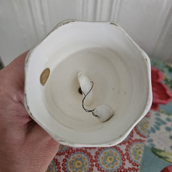 Vintage White Souvenir Luray Caverns VA Virginia Ceramic Bell Metro Taiwan - Picture 3 of 4